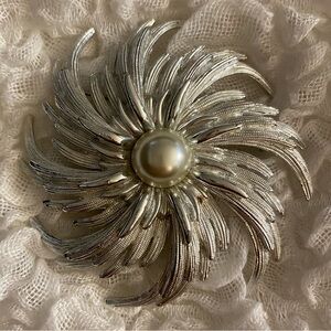 Vintage Sarah Coventry Silver Brooch with pearl centre